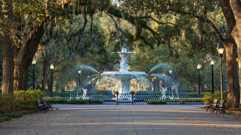 Picturesque Savannah, Georgia street leading to large fountain