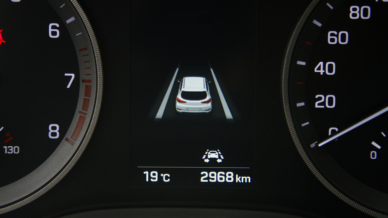Vehicle lane assistance display