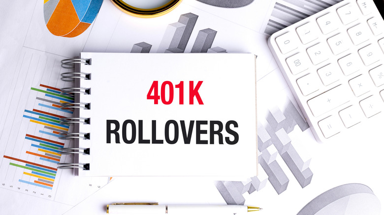 The phrase "401(k) rollovers" written on a notepad