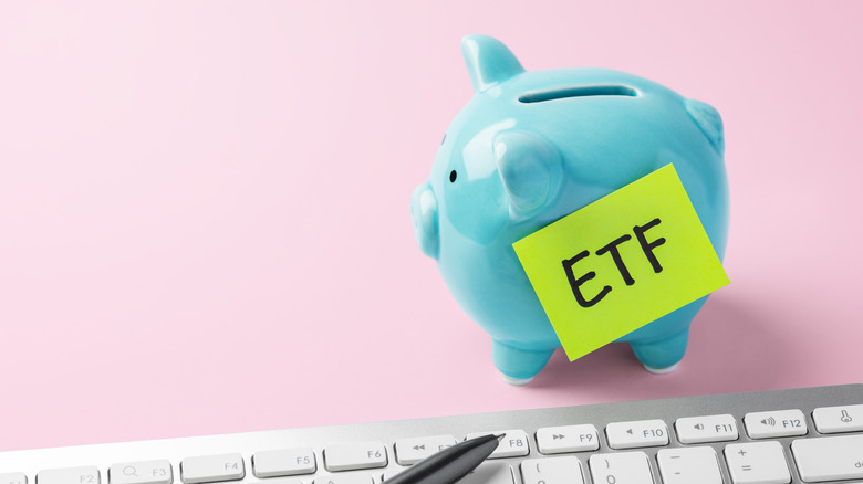 ETF post-it note on a piggy bank
