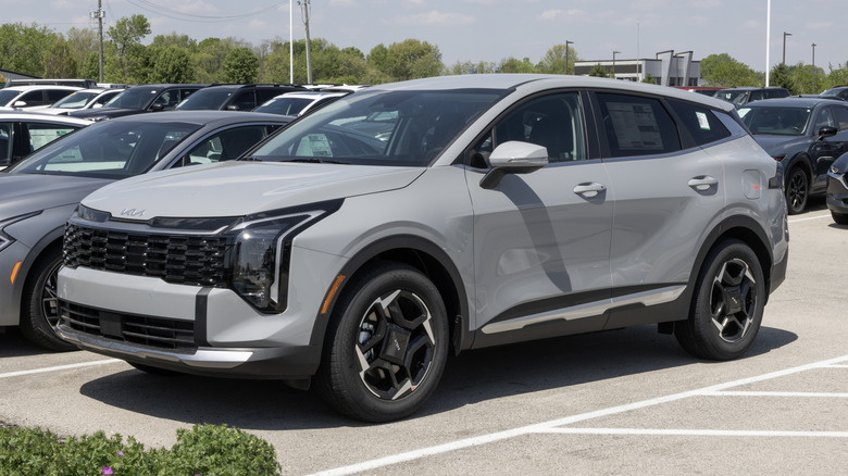 A gray Kia Sportage EX FWD SUV at a dealership.