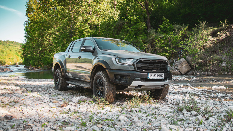 2021 grey Ford Ranger outside.