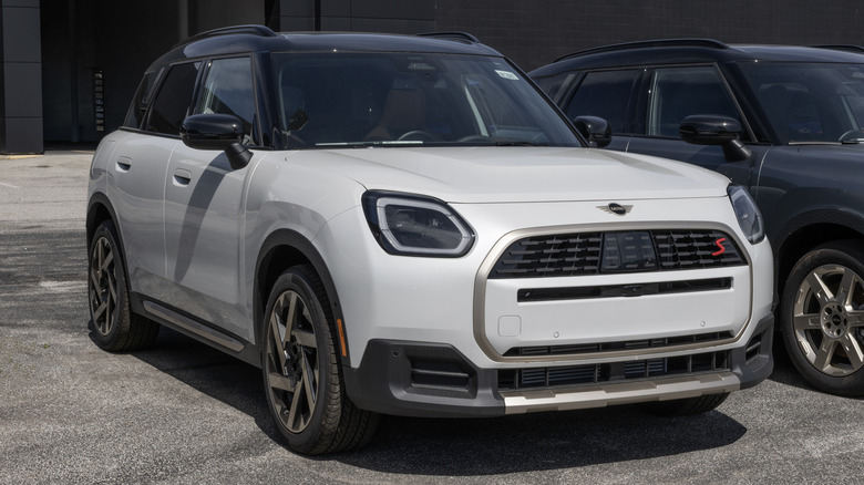 MINI Cooper S Countryman ALL4 display.
