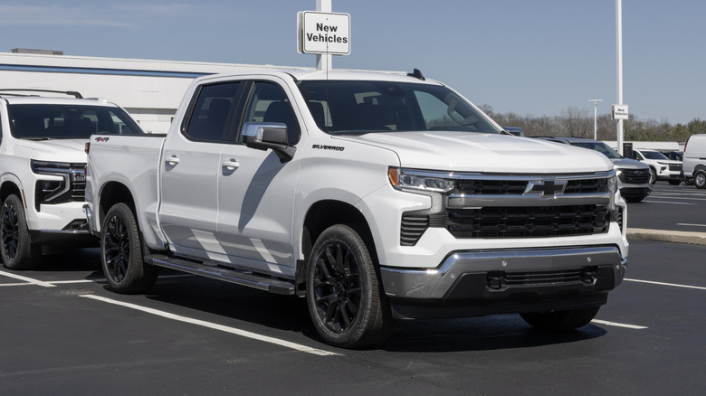 Chevrolet Silverado 1500 Crew LT 4WD truck display.
