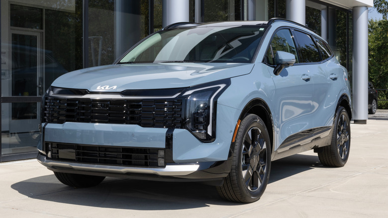 A Kia Sportage Hybrid SX-Prestige SUV display.