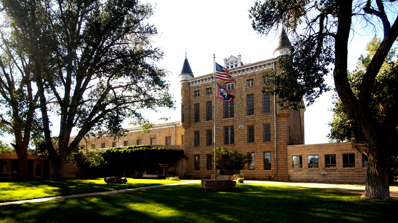 Tan brick building in Rawlins, Wyoming