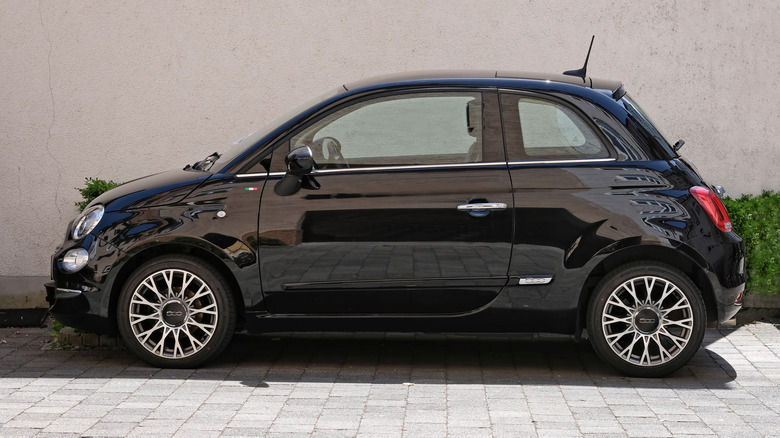 Side view of a black 2019 Fiat 500
