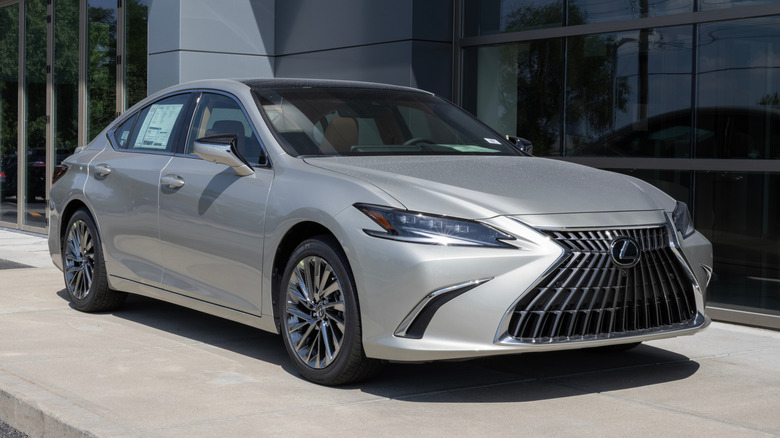 A silver Lexus ES 250 Ultra luxury midsize sedan at a dealership.
