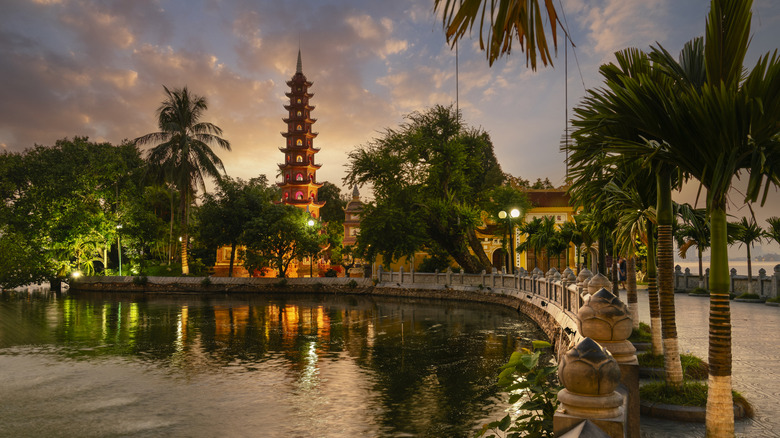 Buddhist temple Hanoi West Lake