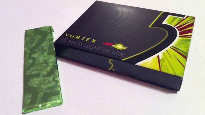 Pack of Vortex-flavored 5 Gum with loose stick of gum in green wrapper