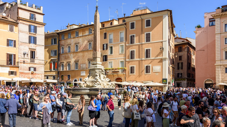 lots of tourists in a square in Italy