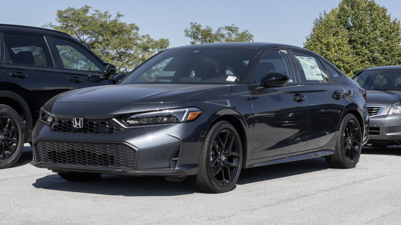 Honda Civic 4D Hybrid Sport Sedan display.