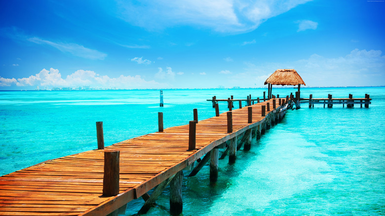A scenic dock on Isla Mujeres