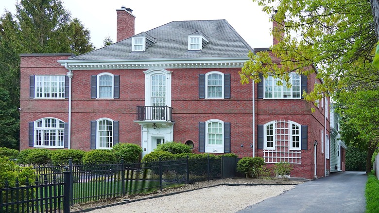 1884 Historic Shingle Style House Located in Highland Park, Illinois.