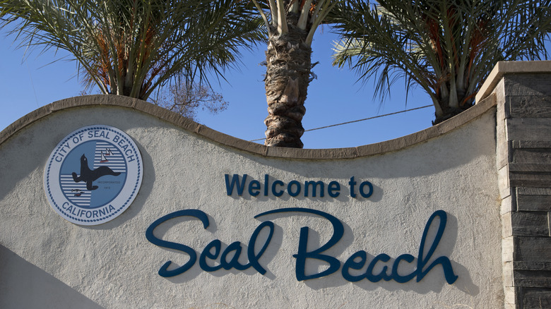 A welcome sign on a wall in Seal Beach, California.