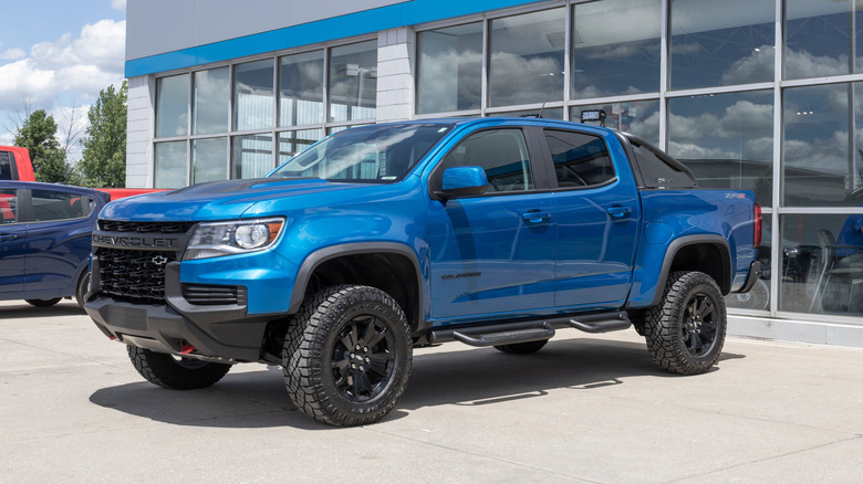 Chevrolet Colorado pickup display.
