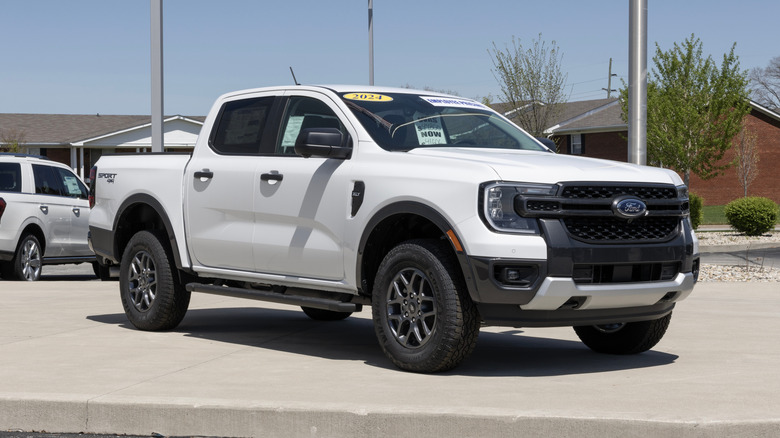 Ford Ranger Supercrew 4X4 XLT pickup display at a dealership.