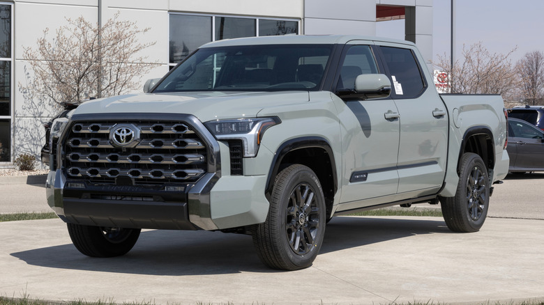 Toyota Tundra 4X4 Platinum CrewMax display.