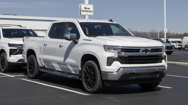 Chevrolet Silverado 1500 Crew LT 4WD truck display.
