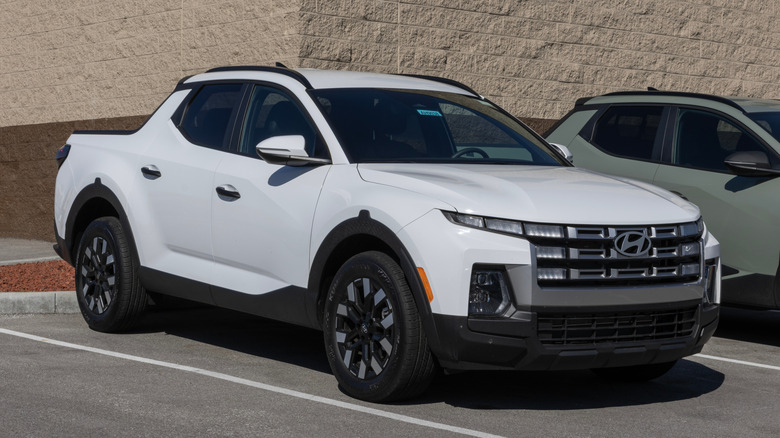 Hyundai Santa Cruz SEL AWD display.