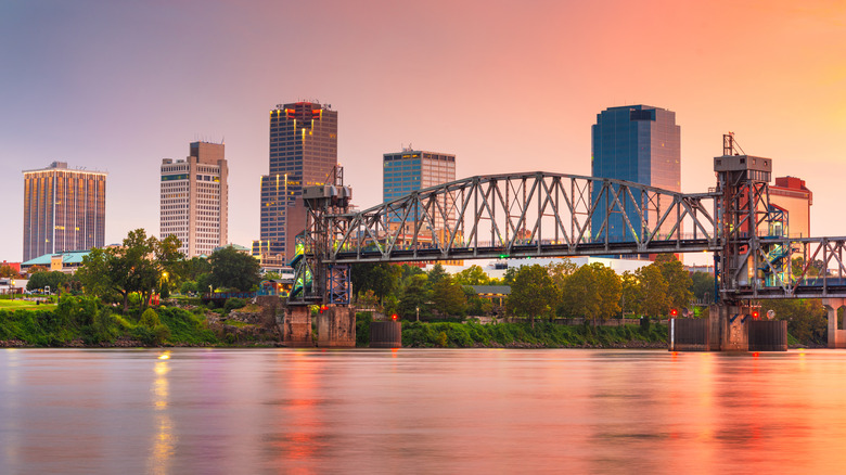 Little Rock, Arkansas, USA skyline on the river at twilight.
