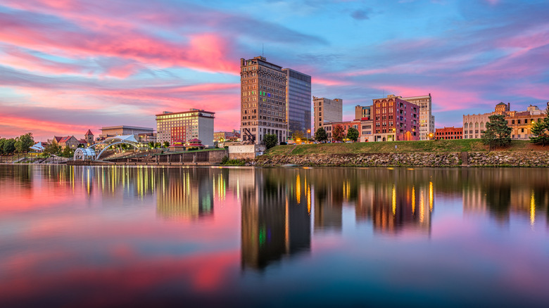 Charleston, West Virginia, USA skyline on the Kanawha River.