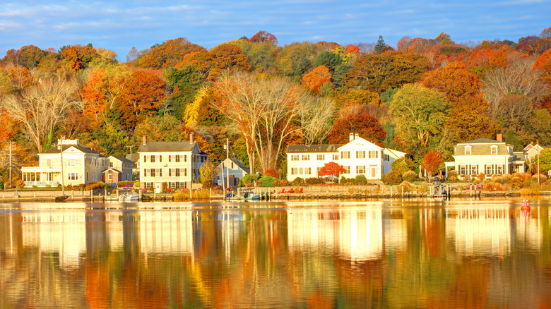 Mystic is a village and census-d place idesignaten Groton and Stonington, Connecticut.