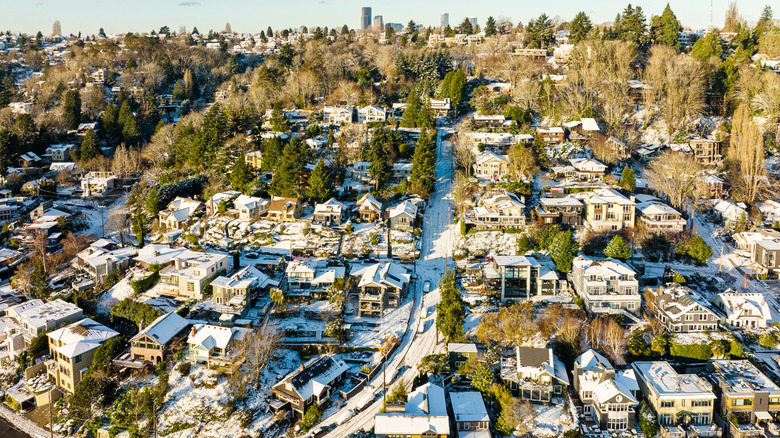 Winter snow covers neighborhood in Washington state.