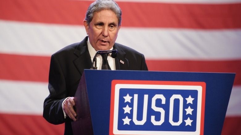 New York real estate developer Jeffrey Gural speaking at a USO event.