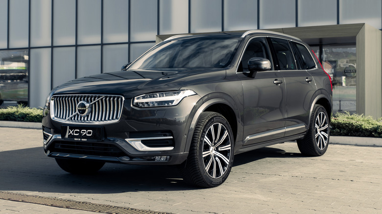 Volvo XC90 parked outside a building