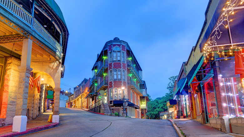 Night photo of a street in Eureka Springs, Arkansas