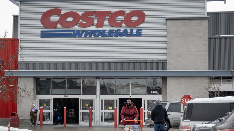 photo of entrance to costco wholesale warehouse at chicago illinois