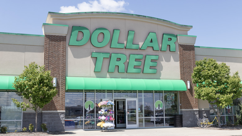 View of entrance to a dollar store outlet