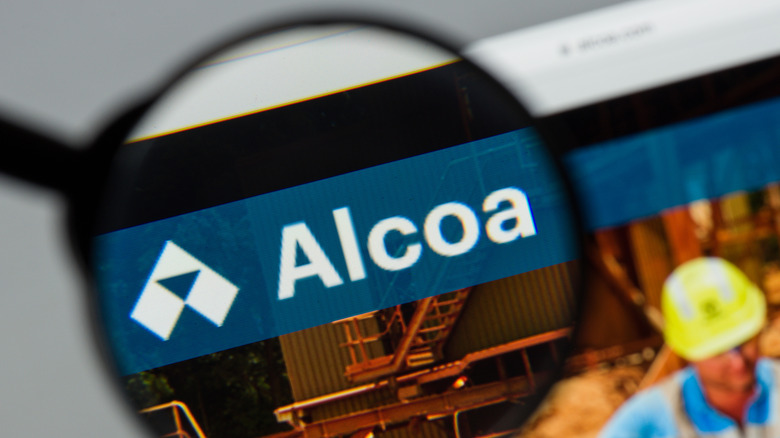 Alcoa webpage with logo seen as if through a magnifying lens