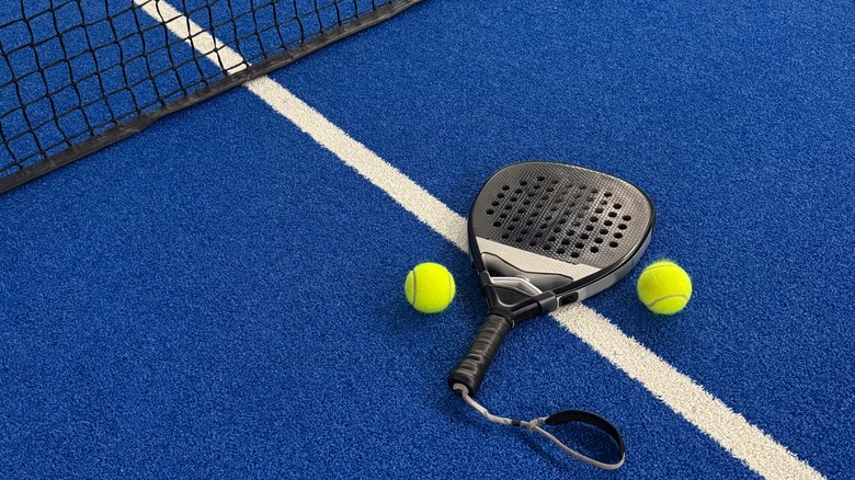 paddel racket and balls