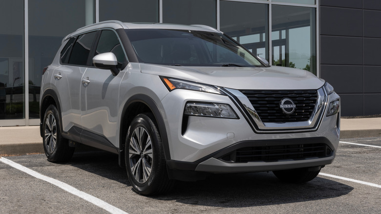 A silver Nissan Rogue on display at a dealership.