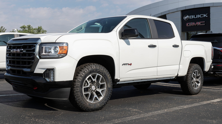 GMC Sierra 1500 AT4 display.