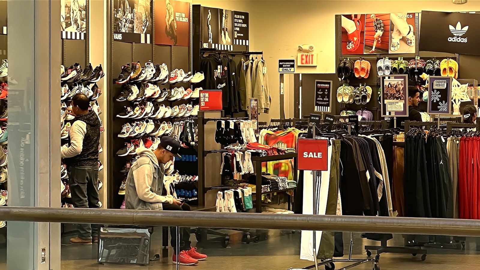 A Favorite US Shoe Retailer Plans To Close (And Open) More Stores