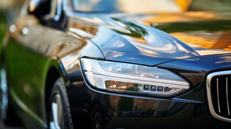 Front passenger side of a Volvo S90