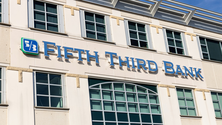 A sign reading "Fifth Third Bank' on the side of a large cement building