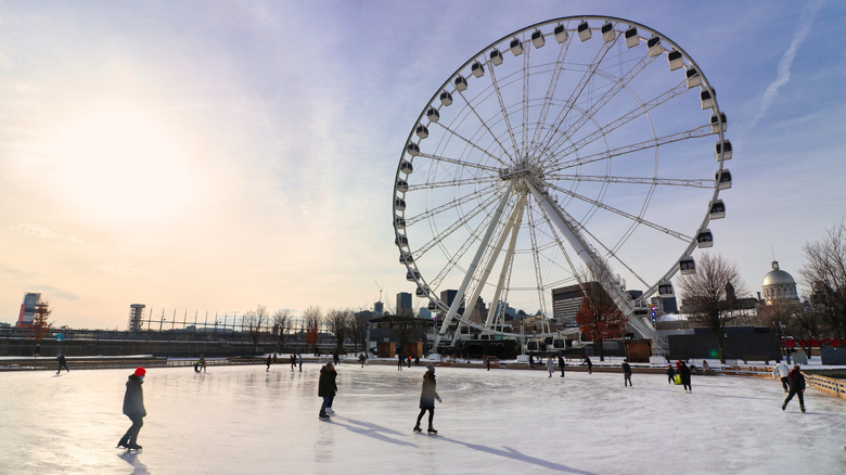 Ice skating near la grande roue de Montréal