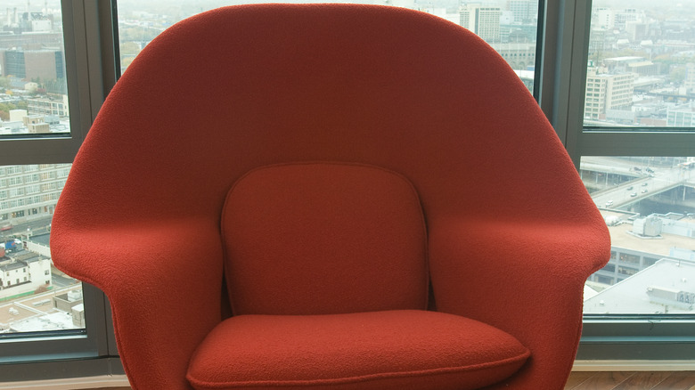 Eero Saarinen's womb chair