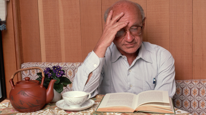 Milton Friedman reading