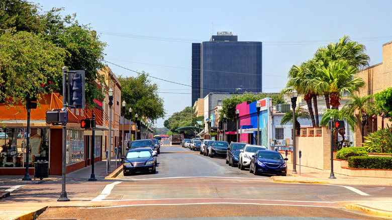 street scene in McAllen Texas with cars, buildings