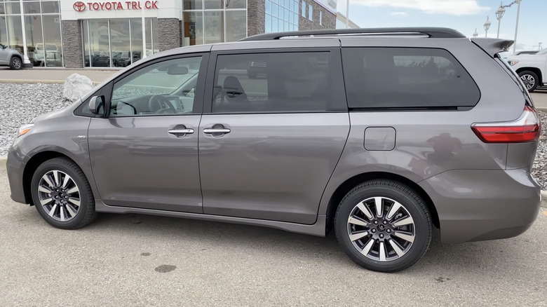 A gray 2020 Toyota Sienna XLE parked outside a dealership
