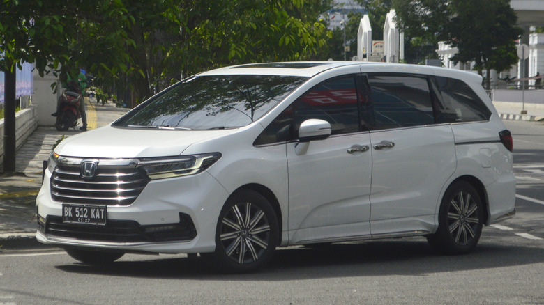 A white 2021 Honda Odyssey turning a corner on the street