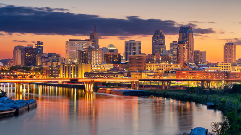 Minneapolis, Minnesota skyline at dusk