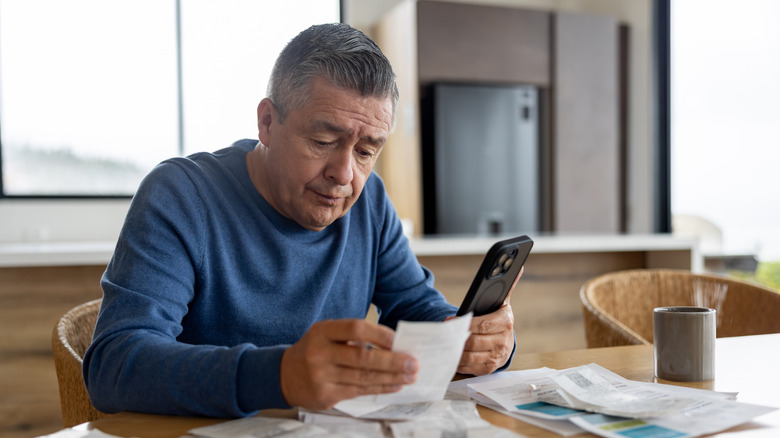 Old Latin American man worried about his finances