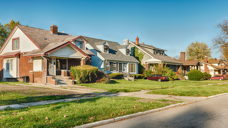 A row of suburban houses houses in Detroit, Michigan