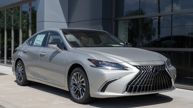 A silver 2025 Lexus ES Hybrid parked at a dealership.